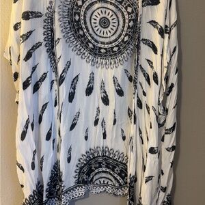 Band of Gypsies Black and White Feather Print Kimono